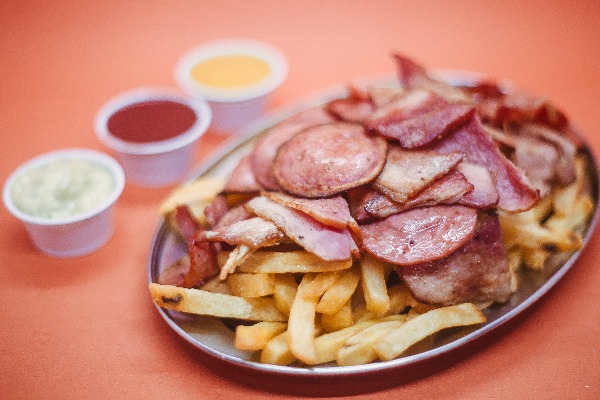 Batata Frita com Bacon e Calabresa